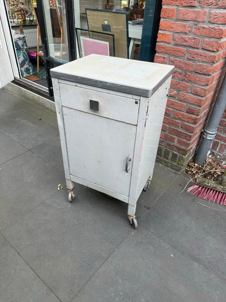Vintage Simmons Stalen Kast op Wielen - Stoer en Industrieel, Huis en Inrichting, Ophalen, Gebruikt