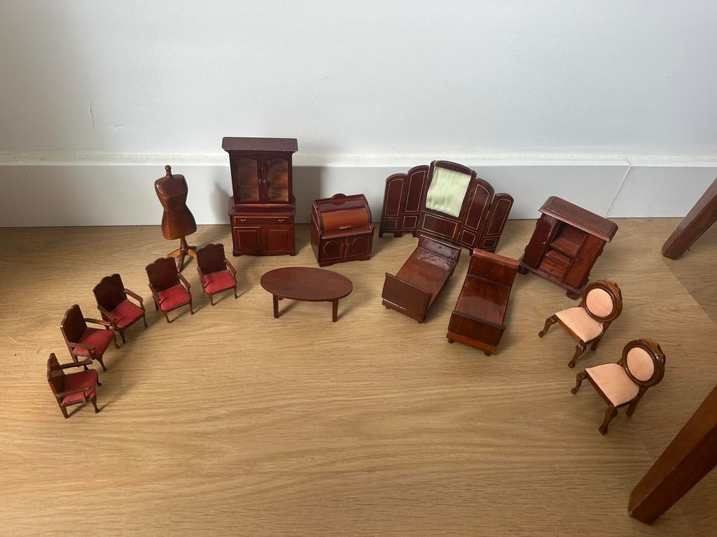 Antiek poppenhuis inclusief meubels, Ophalen, Gebruikt, Poppenhuis