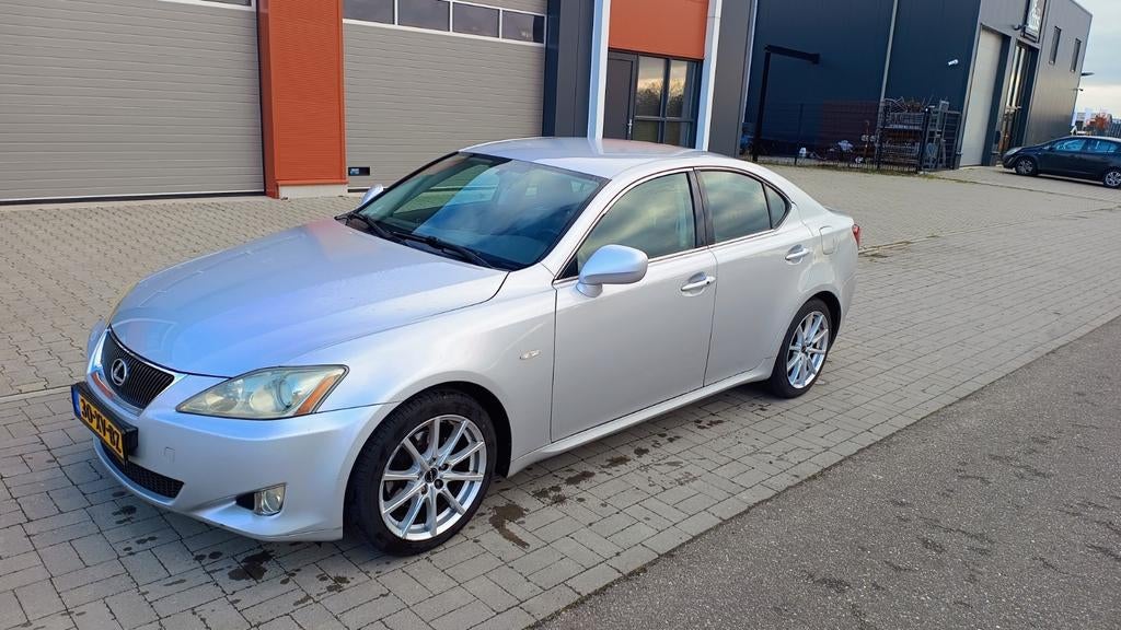Lexus IS 250 2.5 AUT 2007 Grijs, Auto's, Achterwielaandrijving, 1535 kg, Zilver of Grijs, 6 cilinders