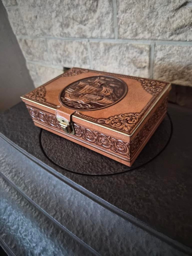 Vintage GBC blik met schip en bijzondere klik sluiting, Ophalen of Verzenden