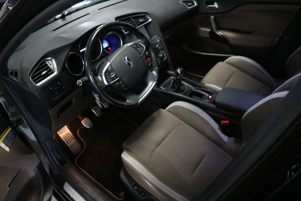 Citroen DS4 1.6 VTi So Chic / MASSAGE / NAP, Euro 5, Gebruikt, 4 cilinders, Bruin