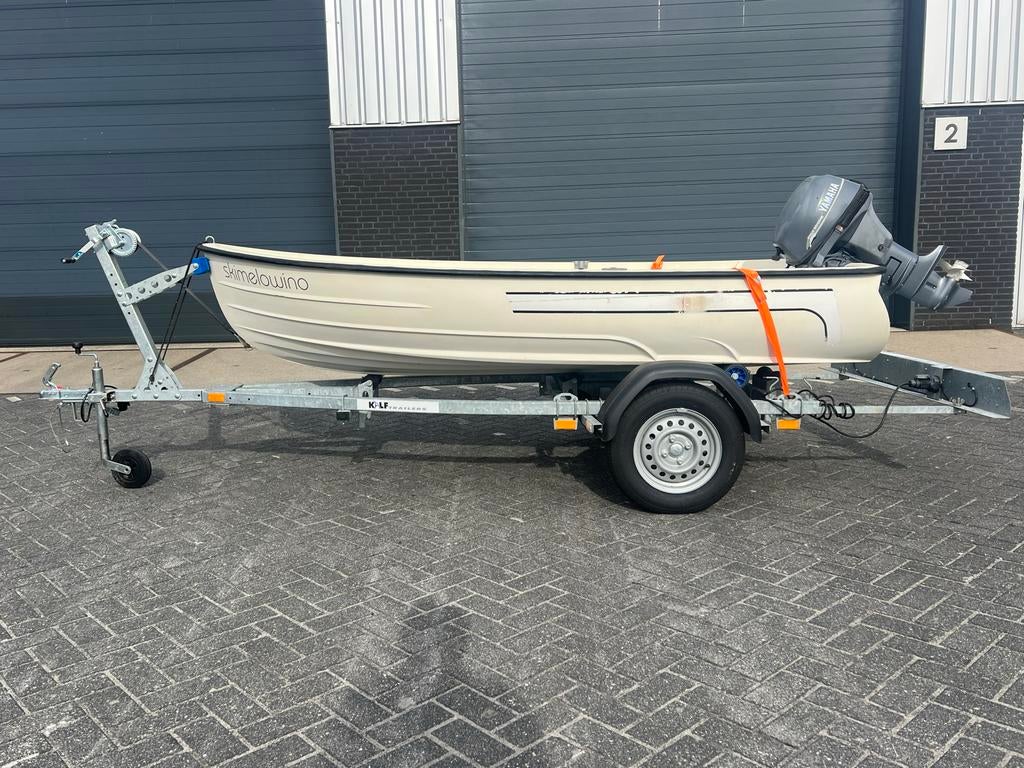 KMV WITH 320 met Yamaha 4-takt 6PK op Kalf 450 trailer, Ophalen, Gebruikt
