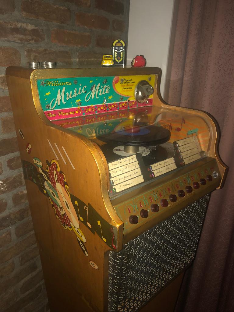 Jukebox, Gebruikt, 1950 tot 1960, Ophalen, Met singles