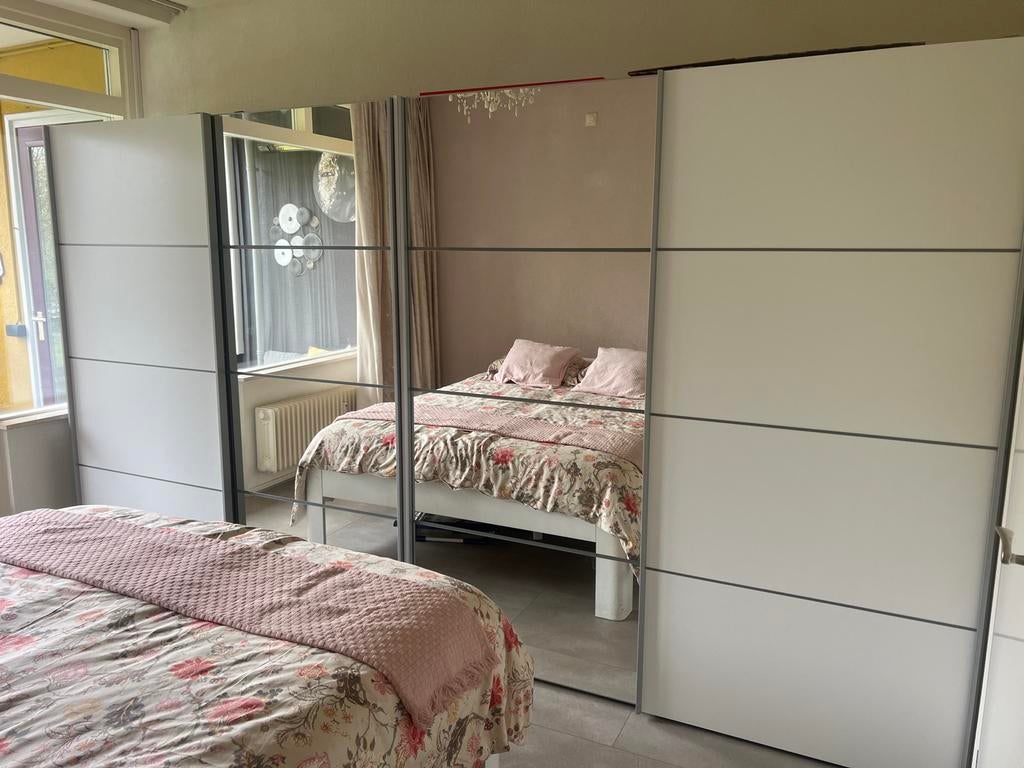 Leen Bakker Verona kast, Ophalen, 200 cm of meer, 150 tot 200 cm, Zo goed als nieuw