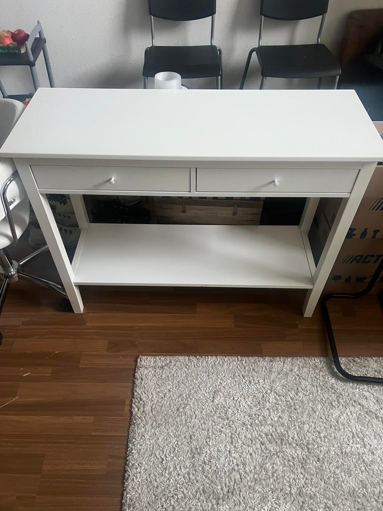 Mooi wit tafeltje, Huis en Inrichting, Tafels | Sidetables, 50 tot 100 cm, Ophalen of Verzenden, Zo goed als nieuw, 25 tot 50 cm