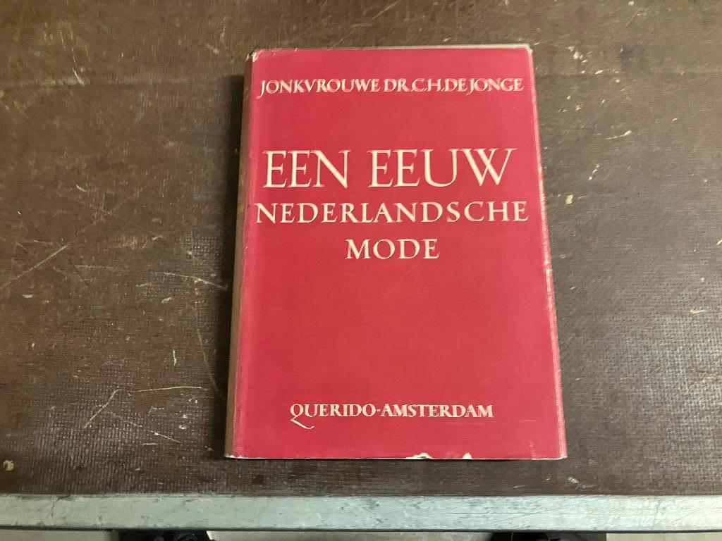 jurk fashion hoepelrok balein crinoline kant, Ophalen of Verzenden, Gelezen, Mode algemeen