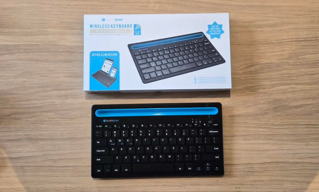 Draadloos toetsenbord met houder (nieuw), Silvergear, Nieuw, Ophalen of Verzenden, Draadloos