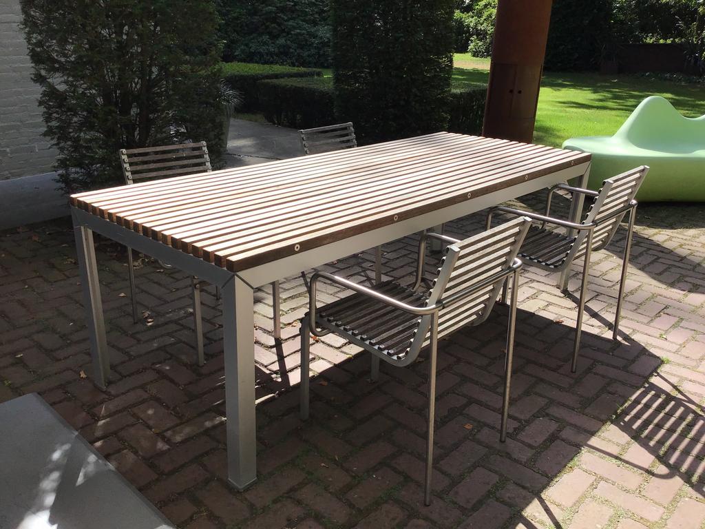 “EXTREMIS EXTEMPORE”TAFEL MET 4 STOELEN MET KUSSENS IZGS, Tuin en Terras, Ophalen of Verzenden, Gebruikt, Aluminium