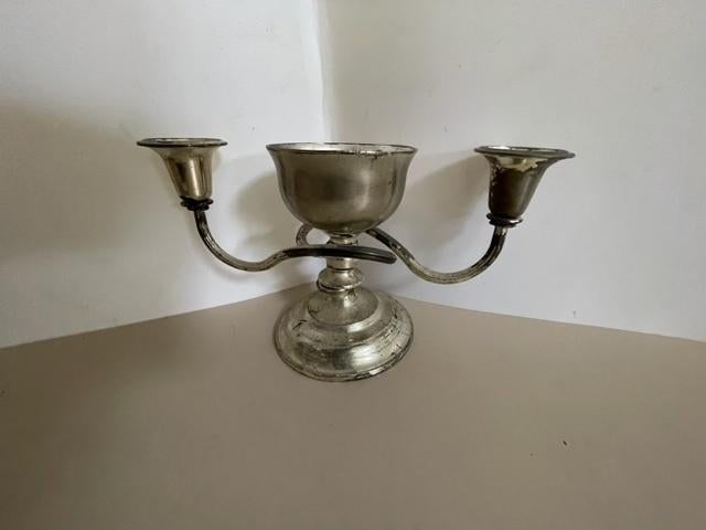 Brede oude drie-armige kandelaar. Verzilverd / verweerd., Ophalen, Gebruikt, Metaal, Kandelaar