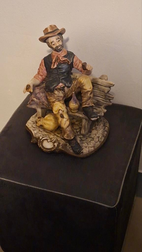 Vintage grote Capodimonte beeldje van een dronken zwerver, Verzamelen, Beelden en Beeldjes, Ophalen of Verzenden, Zo goed als nieuw