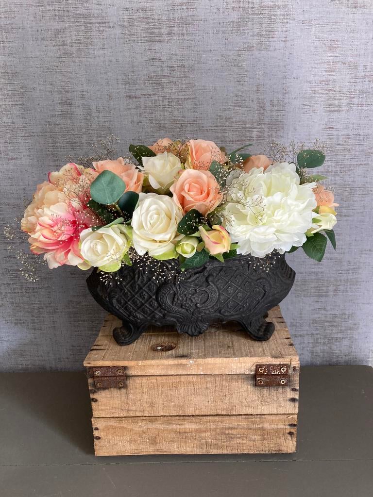 Antieke gietijzeren Franse jardinière met kunstbloemen, Antiek en Kunst, Ophalen