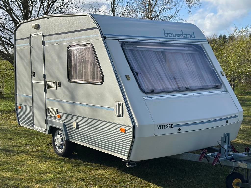 Beyerland Vitesse Caravan, Caravans en Kamperen, Caravans, Bedrijf, tot en met 4, 500 - 750 kg, Treinzit, Beyerland, Omvormbare zithoek