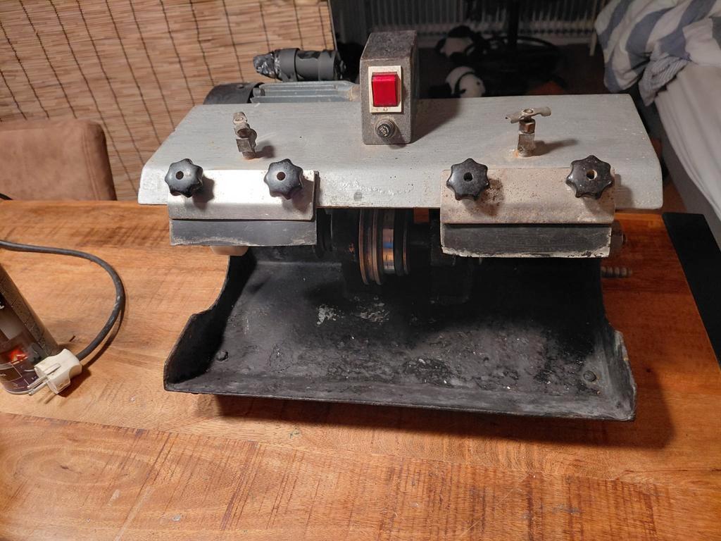 Duitse edus edelsteen slijpmachine. (Lortone), Ophalen of Verzenden, Gebruikt, Groter dan 1:32