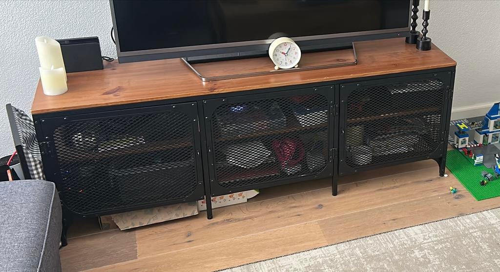 Industrieel TV-meubel zwart metaal met gaas en houten blad, Ophalen, Gebruikt, 100 tot 150 cm, Minder dan 100 cm