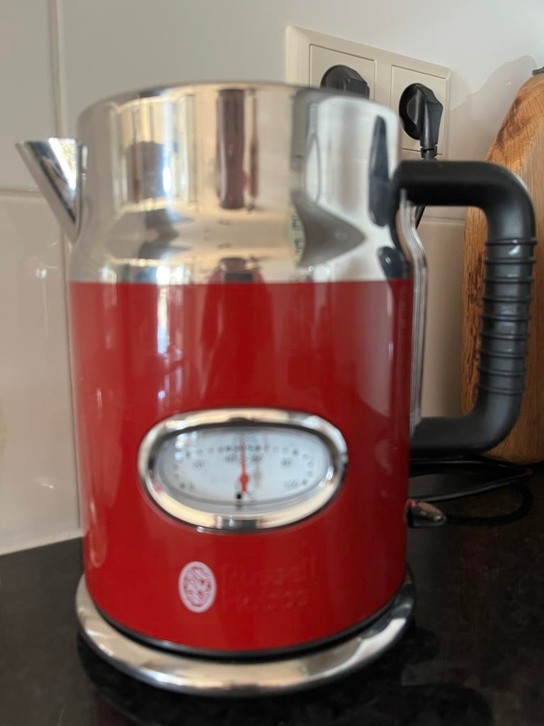 Nieuwe Russell Hobbs Retro Waterkoker Rood - Met Thermometer, 1 tot 2 liter, Ophalen of Verzenden, Nieuw, Draadloos