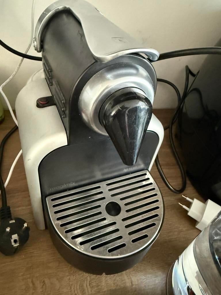 Nespresso magimix, Gebruikt, Koffiemachine, Ophalen of Verzenden, 1 kopje