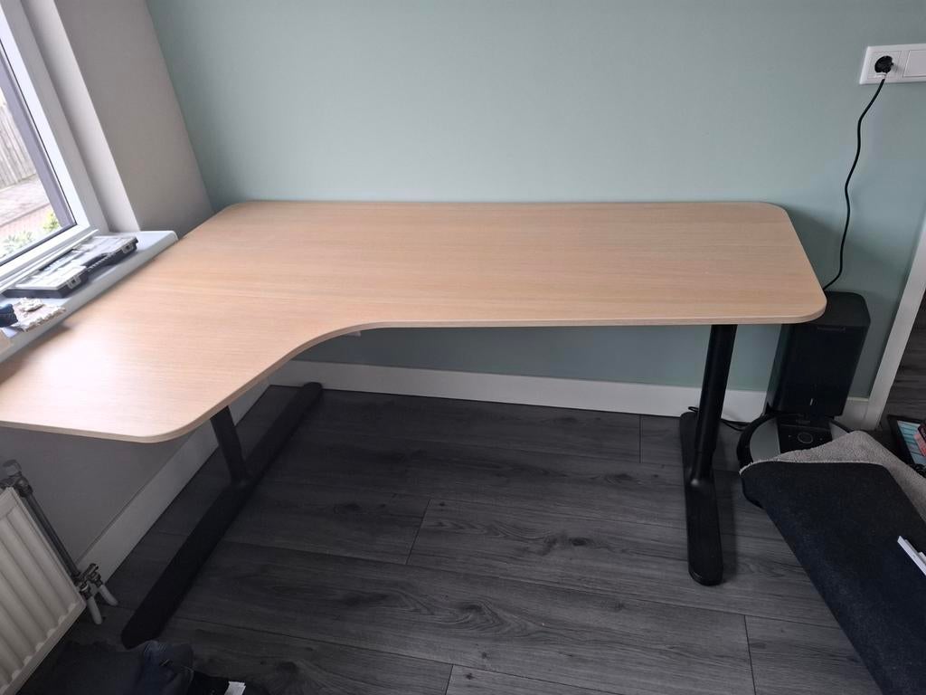 Stevig bureau, Ophalen of Verzenden, Zo goed als nieuw, Bureau