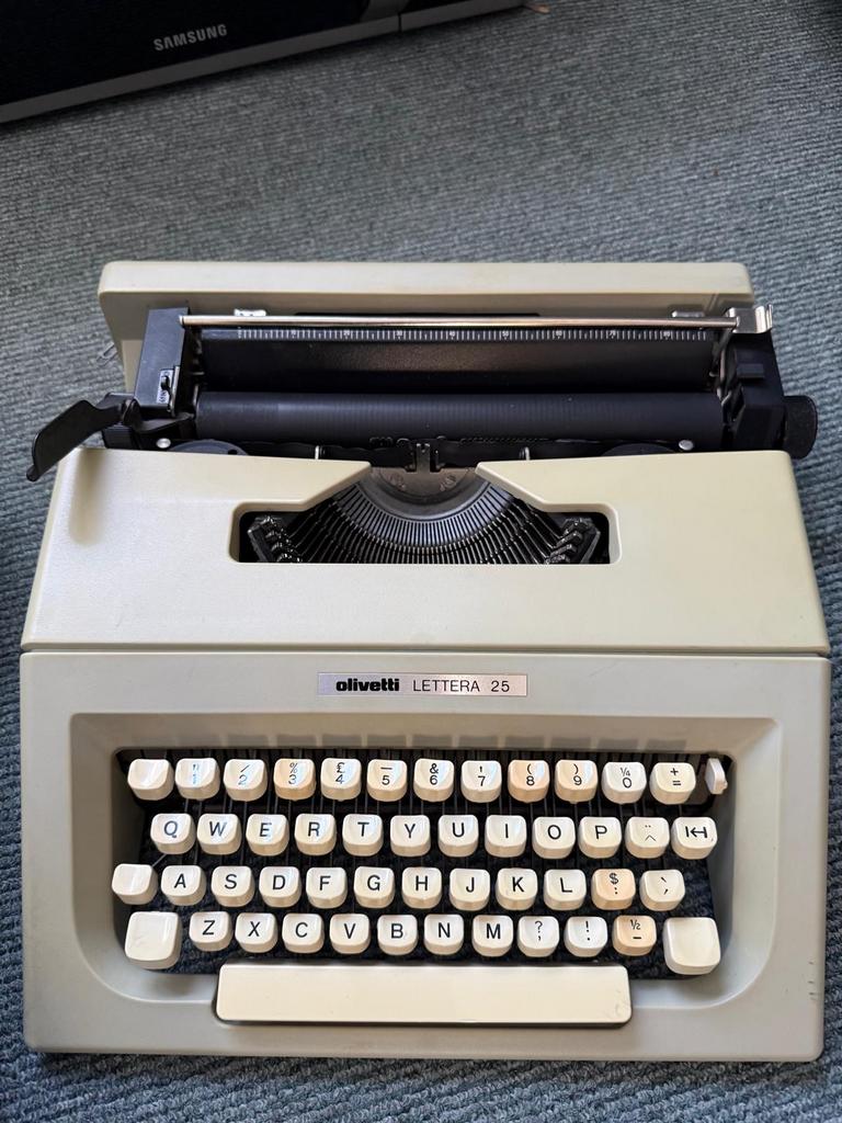 olivetti LETTERA 25 typmachine, Diversen, Typemachines, Ophalen, Gebruikt