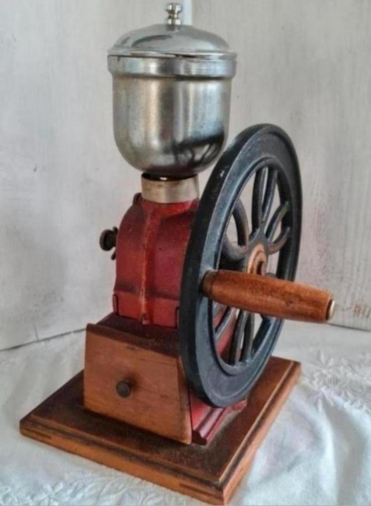 Antieke Spaanse gietijzeren koffiemolen, Ophalen of Verzenden