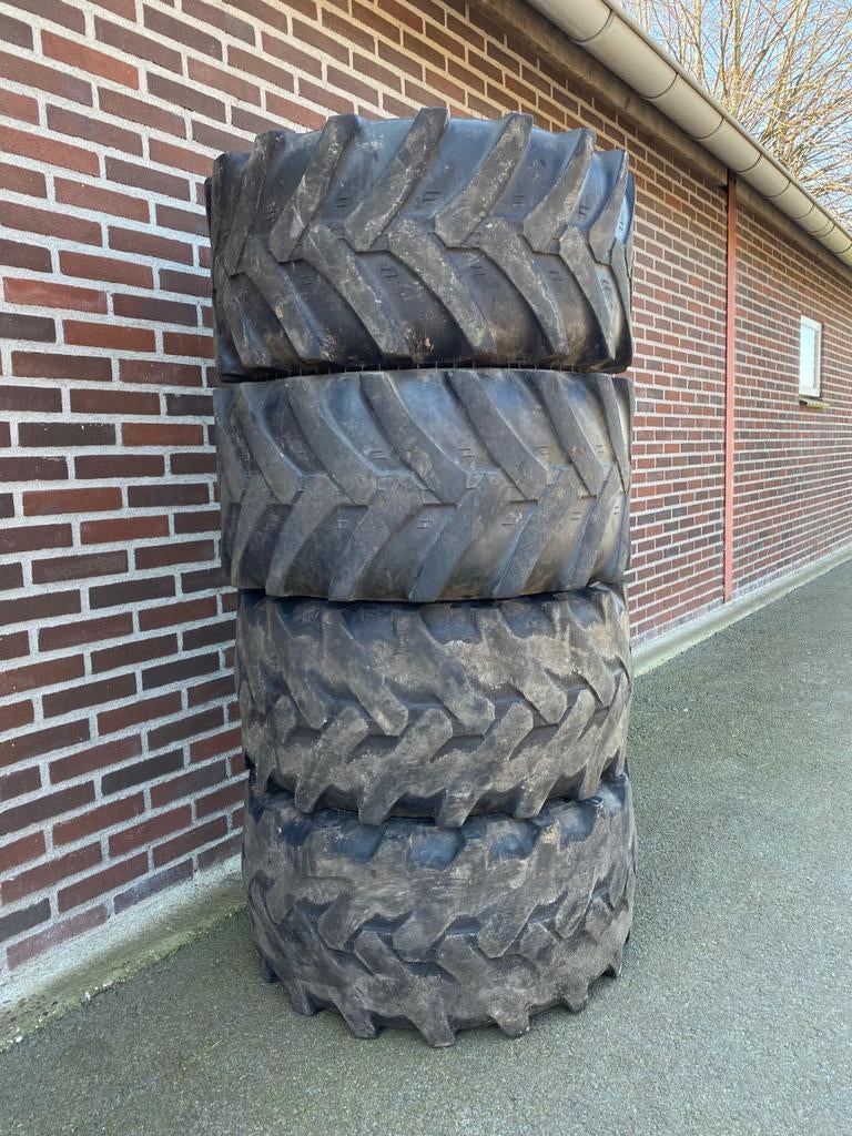 Mitas banden 15.0/55-17, Ophalen of Verzenden