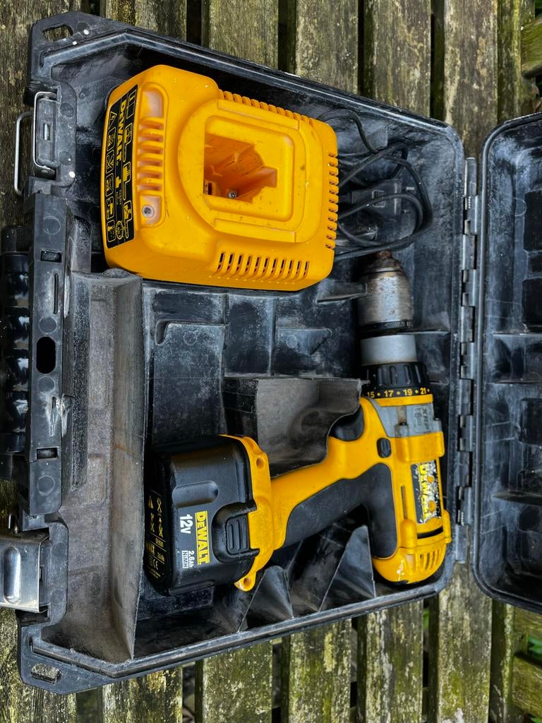 Dewalt Boor- en Schroefmachine met Accu en Oplader, Gebruikt, Variabele snelheid, Ophalen of Verzenden, Boor- en Schroefmachine