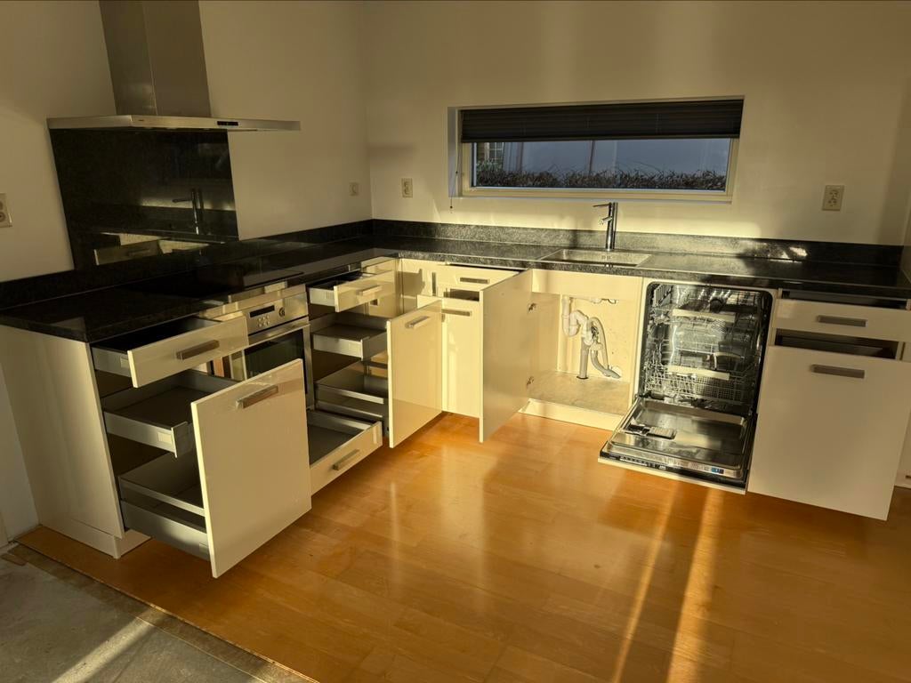 Nette Hoekkeuken + Graniet + Apparatuur + GEDEMONTEERD, Huis en Inrichting, Keuken | Complete keukens, Ophalen of Verzenden, Zo goed als nieuw