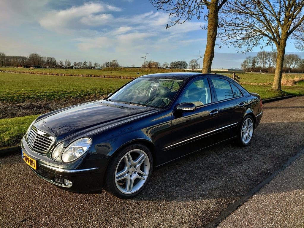 Mercedes Benz E240 2.6 Elegance W211 E-klasse youngtimer, Automaat, Achterwielaandrijving, Zwart, Leder
