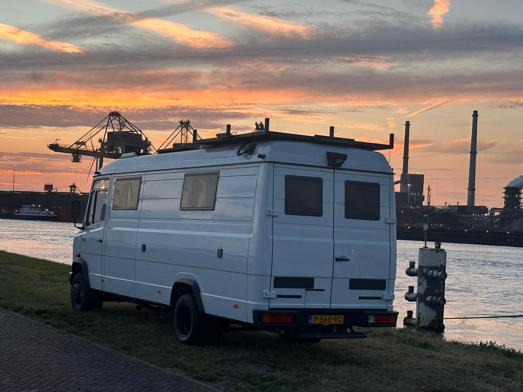 Unieke Mercedes 609D camper (Volledig zelfvoorzienend!), Buscamper of Camperbus, Mercedes-Benz, Diesel, Particulier