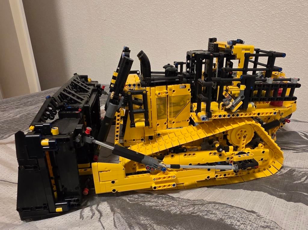 Technic lego Cat D11 bulldozer 42131, Ophalen, Zo goed als nieuw