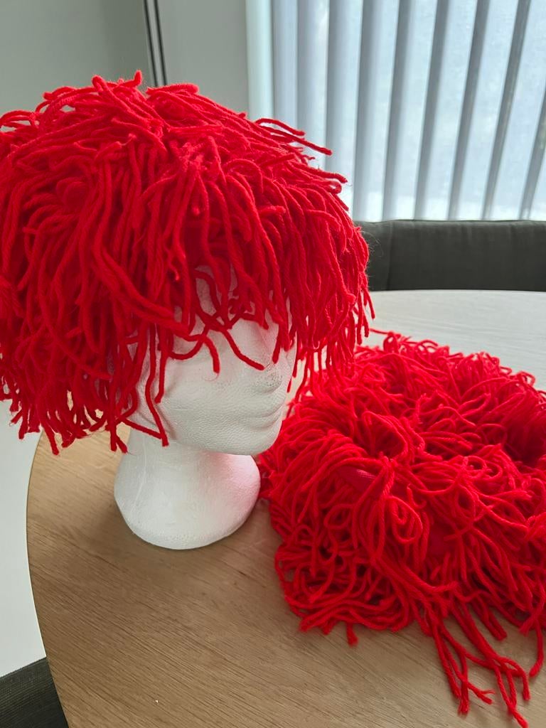 2 Rode pruiken met losse rode haren, Carnaval, Maat 42/44 (L), Ophalen of Verzenden, Zo goed als nieuw