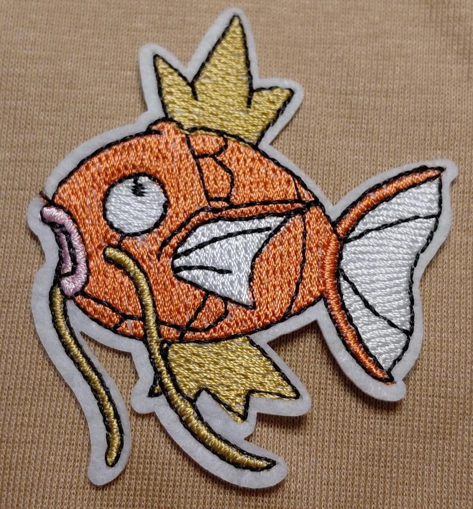 Opstrijkbare geborduurde applicatie  Magikarp, Ophalen of Verzenden, Nieuw, Overige applicaties