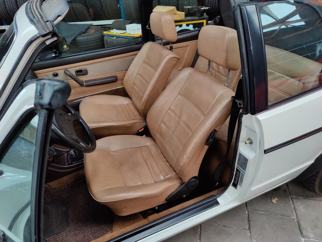 Gezocht Golf 1 Cabrio voorstoelen Bruin of compleet interieu, Auto-onderdelen, Ophalen, Gebruikt, Volkswagen