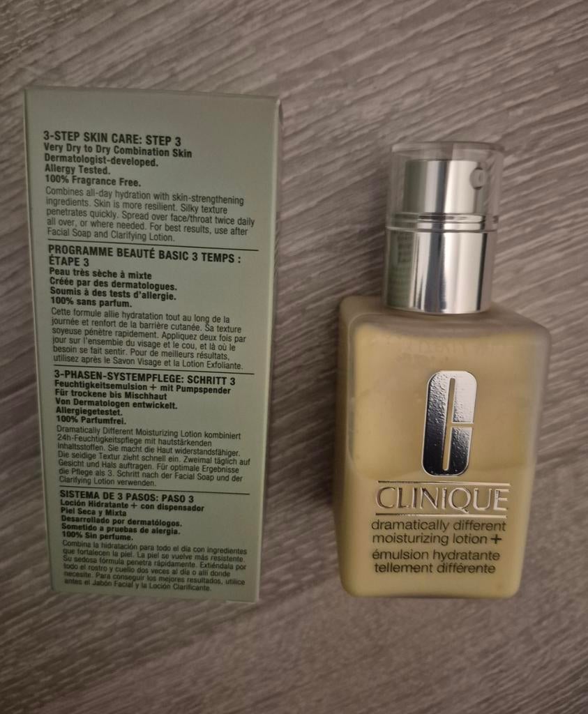 Clinique Dramatically Different Moisturizing Lotion  200 ml, Ophalen of Verzenden, Nieuw, Gehele gezicht