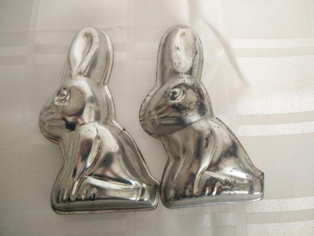 2 oude bakvormen chocolade mallen haas, Ophalen of Verzenden