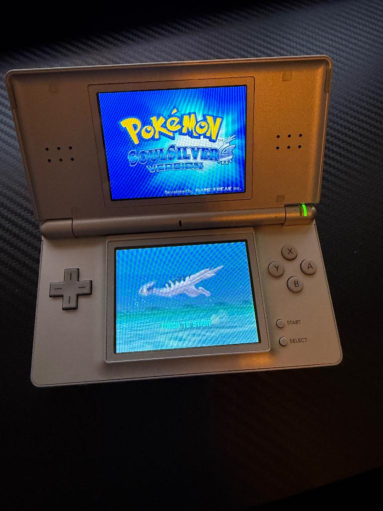 Nintendo DS Lite met Pokemon Soul Silver, Avontuur en Actie, Gebruikt, Verzenden, 1 speler