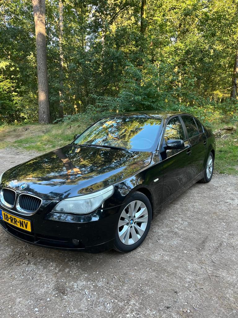 BMW 5-Serie 2.5 I 523 AUT 2005 Zwart, Auto's, Automaat, Achterwielaandrijving, 1800 kg, 2497 cc
