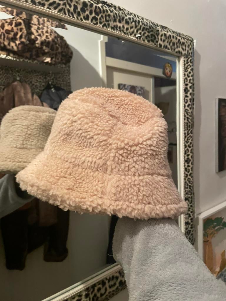 Beige/creme kleurige teddy hoed, Kleding | Dames, Ophalen of Verzenden, Nieuw, One size fits all, Hoed