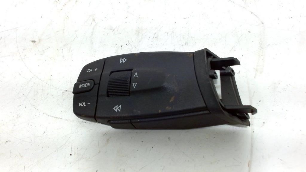 Radio bediening Seat Ibiza, Ophalen of Verzenden, Van der Ven Autorecycling B.V., Onderdelen@venauto.nl, Ettenseweg 76, 4706 PB Roosendaal, The Netherlands