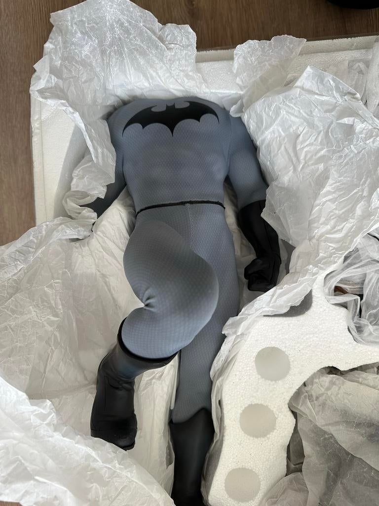 Batman premium format statue sideshow hot toys, Verzamelen, Film en Tv, Zo goed als nieuw, Beeldje, Replica of Model, Ophalen of Verzenden