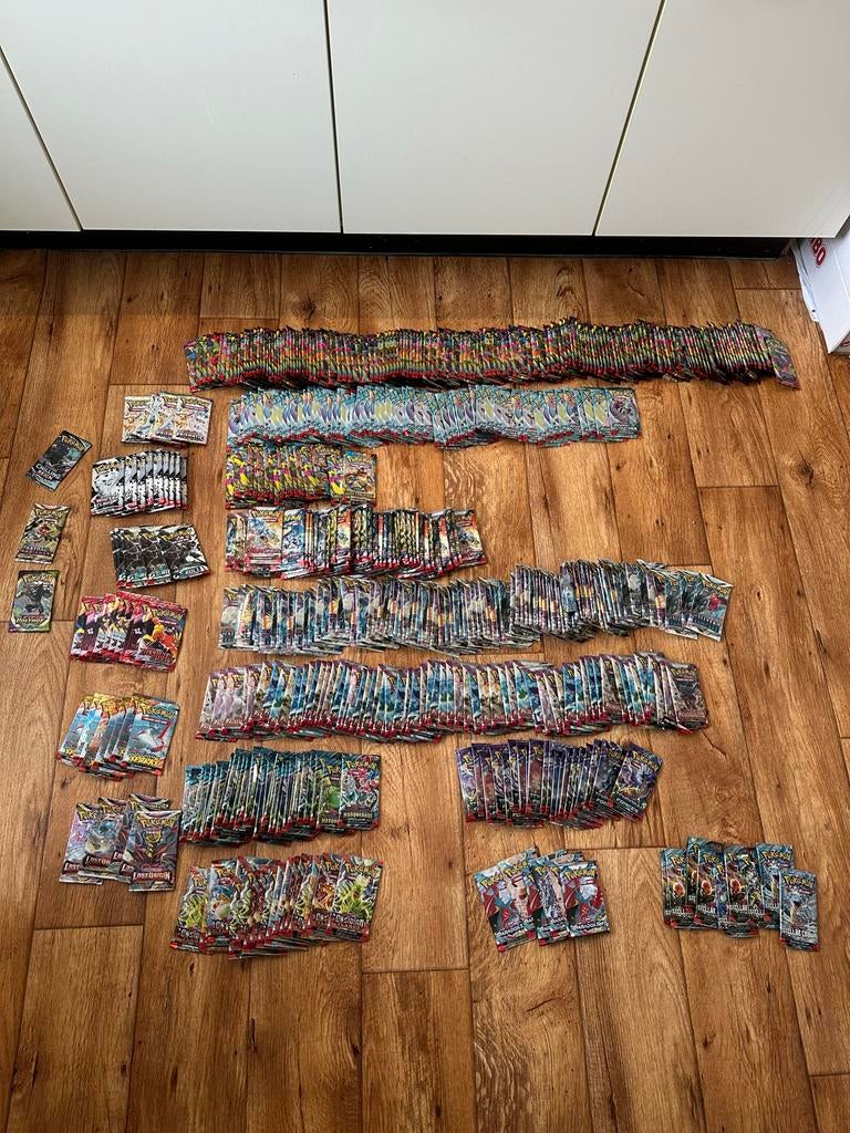 Grote Pokemon Kaarten Bulk Verzameling GEOPENDE Boosters, Hobby en Vrije tijd, Verzamelkaartspellen | Pokémon, Zo goed als nieuw
