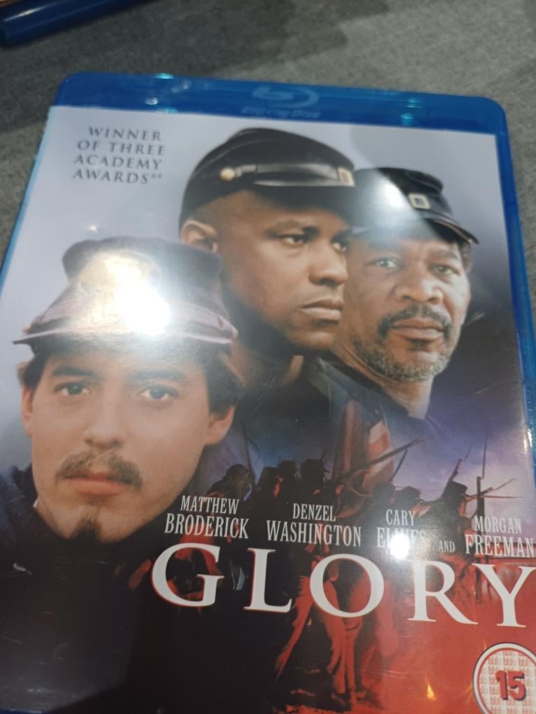 Glory, Verzenden, Zo goed als nieuw, Actie