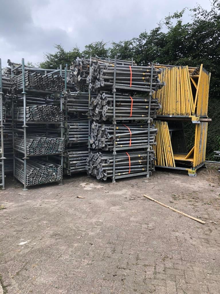 Schroefstempels, bouwstempels , stutten . Bm 300 / Bm 350, Ophalen of Verzenden, Zo goed als nieuw