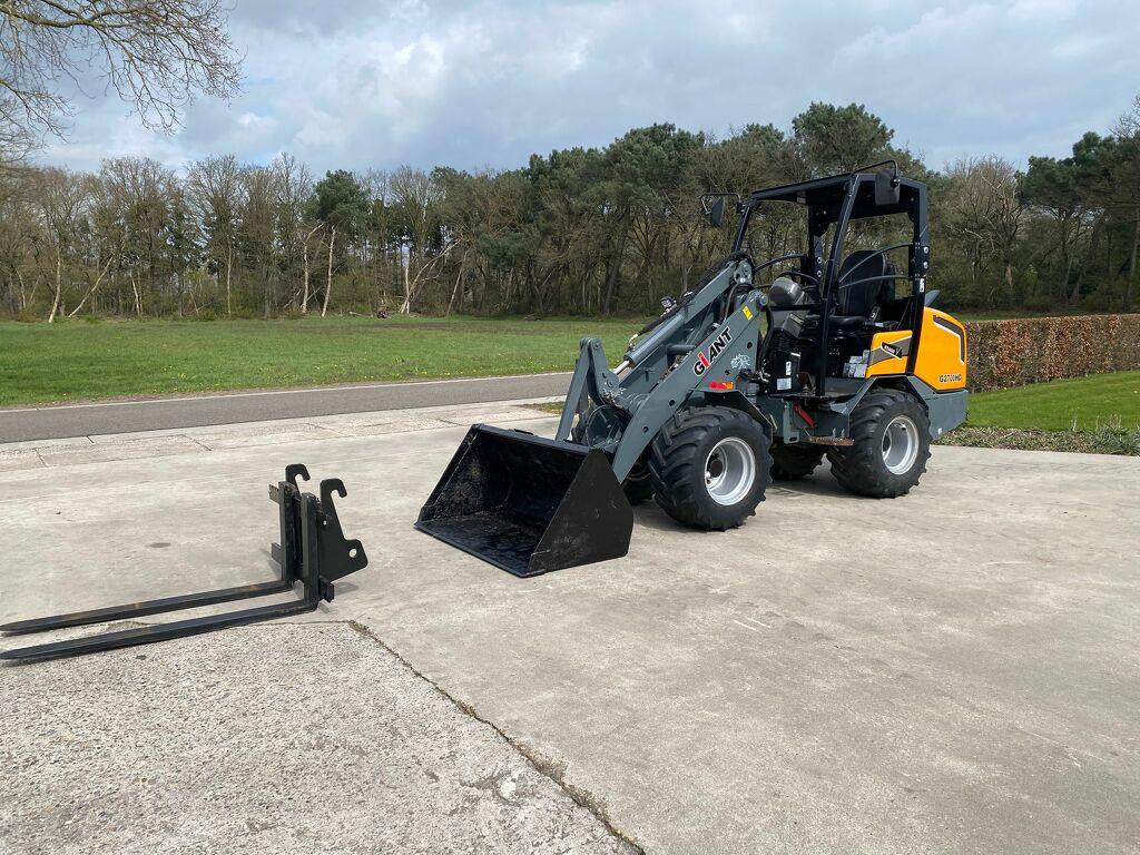 Giant G2700HD miniloader Bak+Lepels shovel 900 draaiuren !, Zakelijke goederen, Machines en Bouw | Kranen en Graafmachines, Tobroco