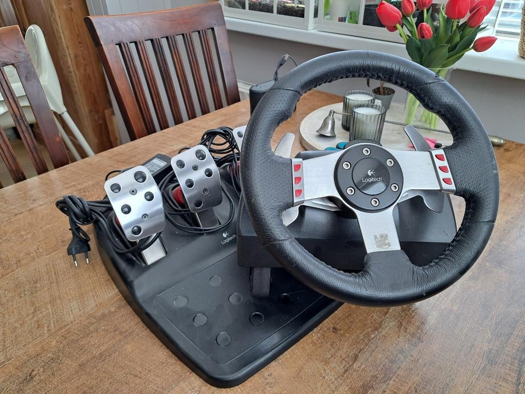 Logitech G27 Racing Stuur met Pedalen, Spelcomputers en Games, Games | Overige, Gebruikt, Racen en Vliegen, Ophalen of Verzenden