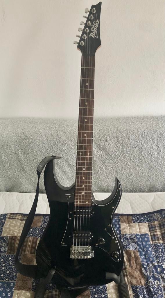 Ibanez Gio elektrische gitaar zwart met accessoires, Ophalen, Ibanez, Met versterker, Zo goed als nieuw