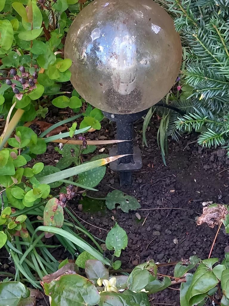Tuinlamp met glazen bol, Zonne-energie, Gebruikt, Ophalen of Verzenden, Glas
