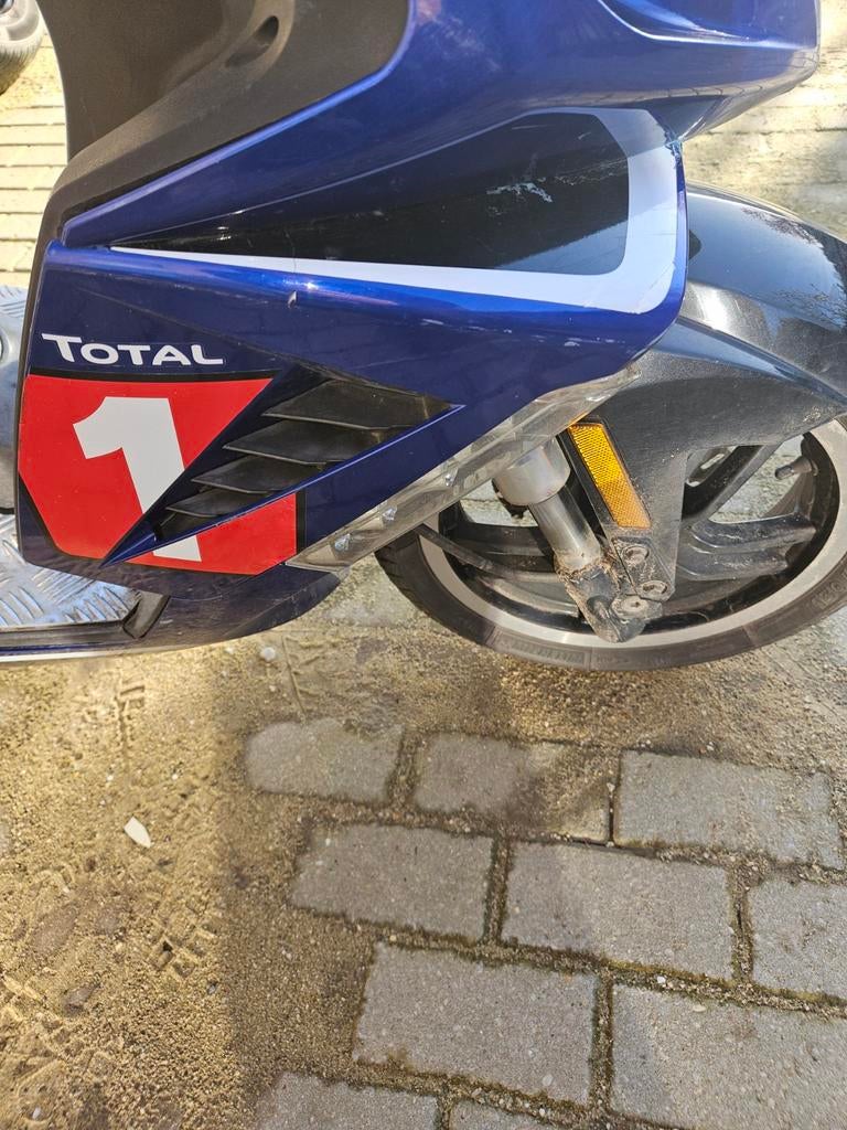 Kap linkerzijde en spiegels voor Peugeot Speedfight 3, Ophalen