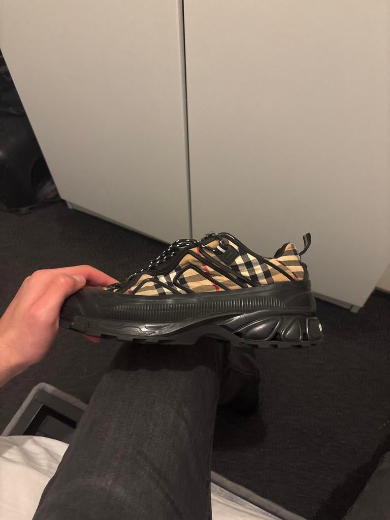 Burberry Sneakers - Stijlvolle Schoenen, Ophalen, Zwart, Sneakers of Gympen, Zo goed als nieuw