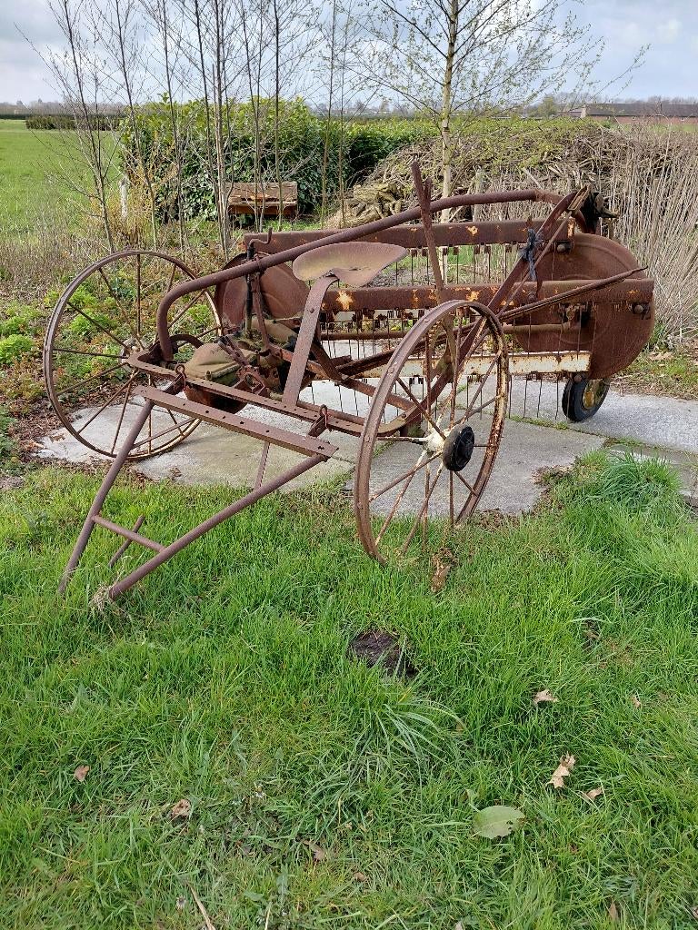 Antieke hooimachine hooihark, Ophalen, Gebruikt