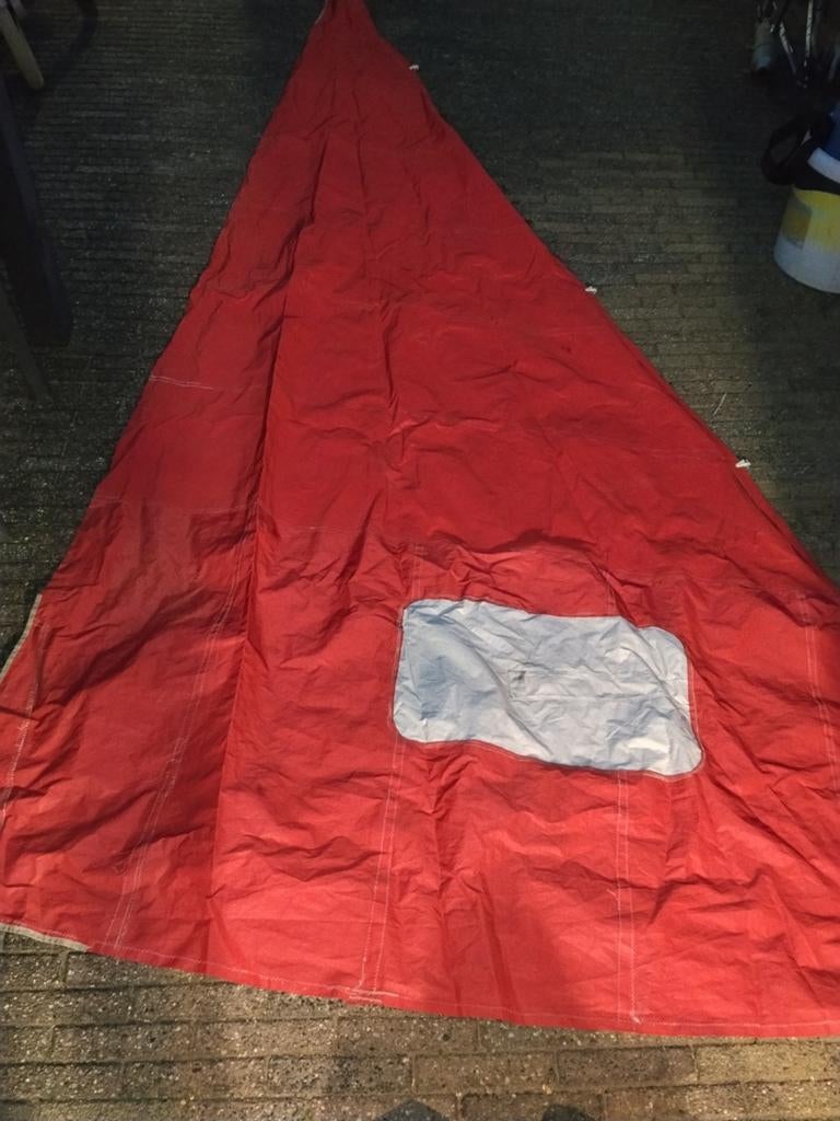 Stormfok voor BM 16m2 zeilboot - Rood, Gebruikt, Stormfok, 15 tot 30 m², Ophalen of Verzenden